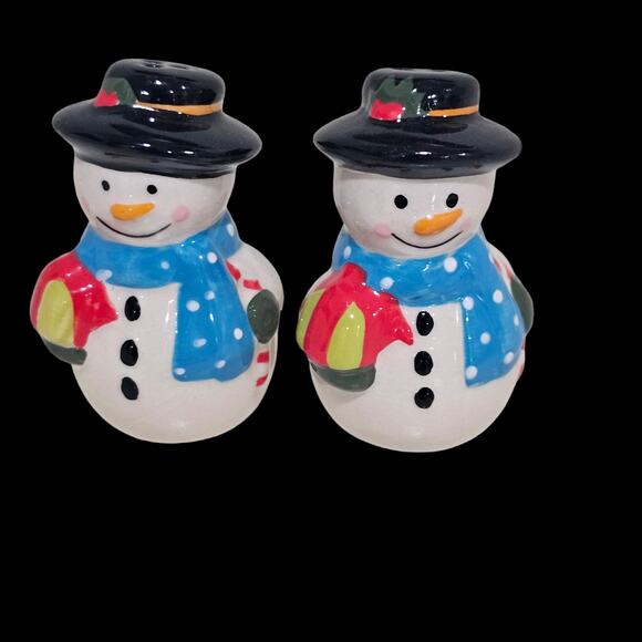 Ceramic Snowman‎ with Gift Salt and Pepper Shakers Winter Christmas - Picture 1 of 4